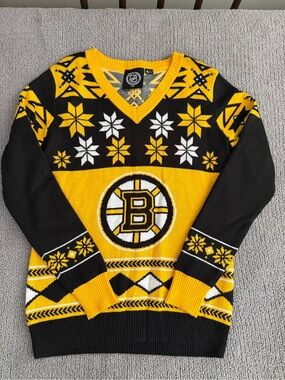 NHL V‑Neck Knit Sweater in Yellow, Black & Gray